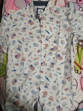 Free Planet Men's White Short-Sleeve Button-Up Shirt - Patriotic Print